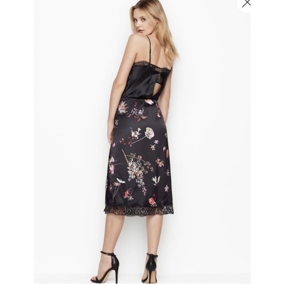 Victoria’s Secret Bundle of Four Silk Pencil Skirts - Picture 5 of 8